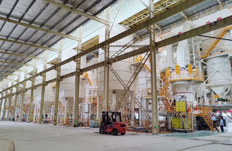 桂林鴻程老總?cè)輻潎偛糜H征‘客戶零距離 共創(chuàng)新未來’服務(wù)活動(dòng)