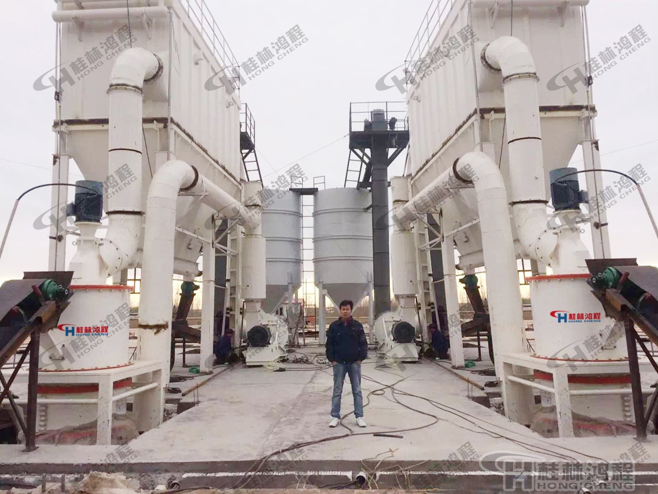 黑滑石超細(xì)磨 HCH超細(xì)環(huán)輥磨粉機(jī) 2500目黑滑石超細(xì)磨 HCH超細(xì)環(huán)輥磨粉機(jī)