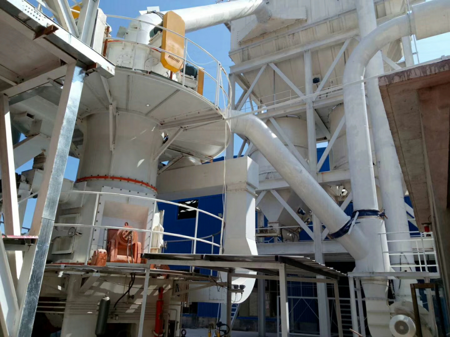 3000目超細(xì)礦石磨粉機(jī)的型號(hào) 3000目超細(xì)礦石磨粉機(jī)的型號(hào)